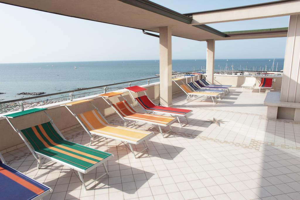 Hotel Acropolis Cattolica Exterior photo